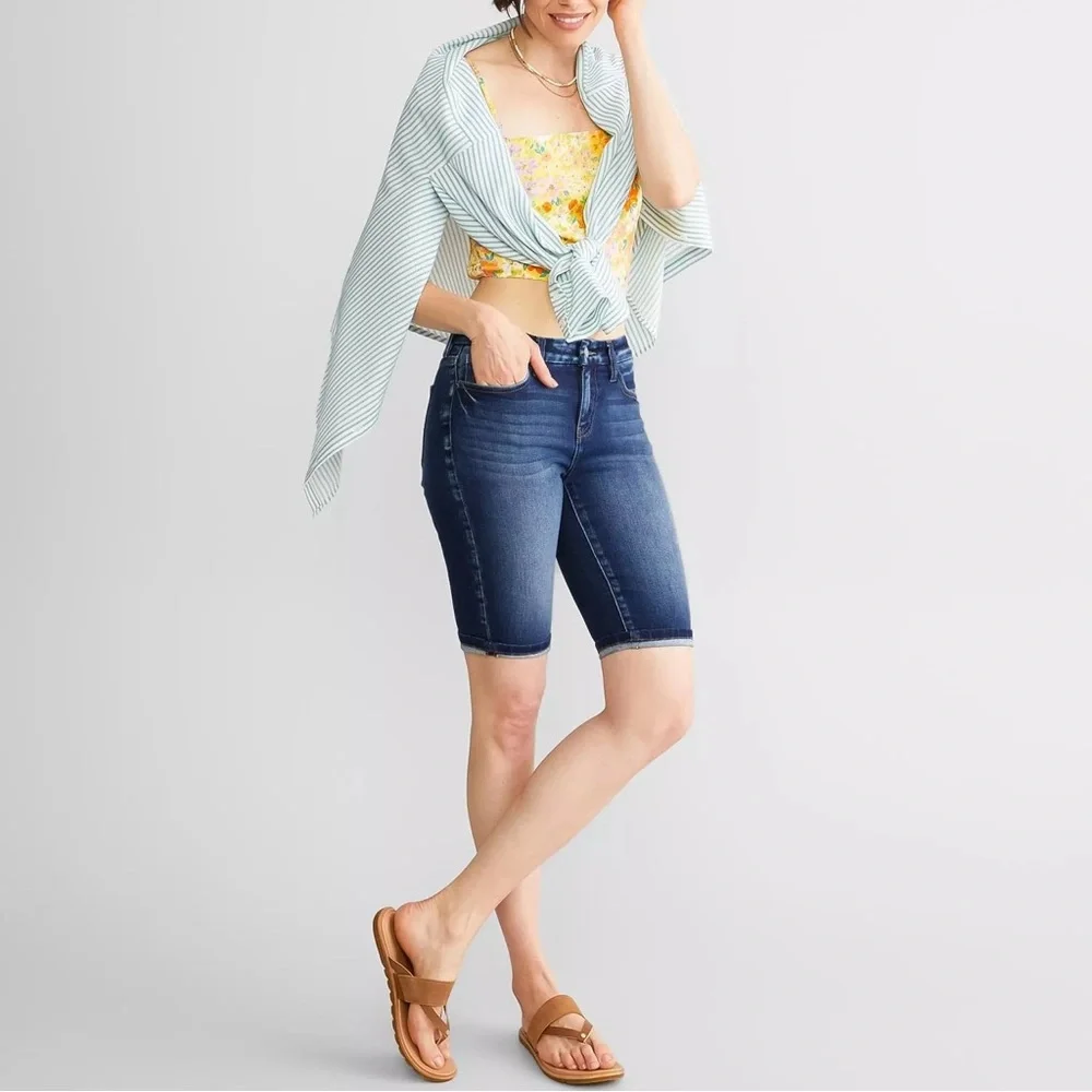 KanCan 28 (US 5/6) Mid Rise Denim Women’s Bermuda Jeans Shorts Stretch